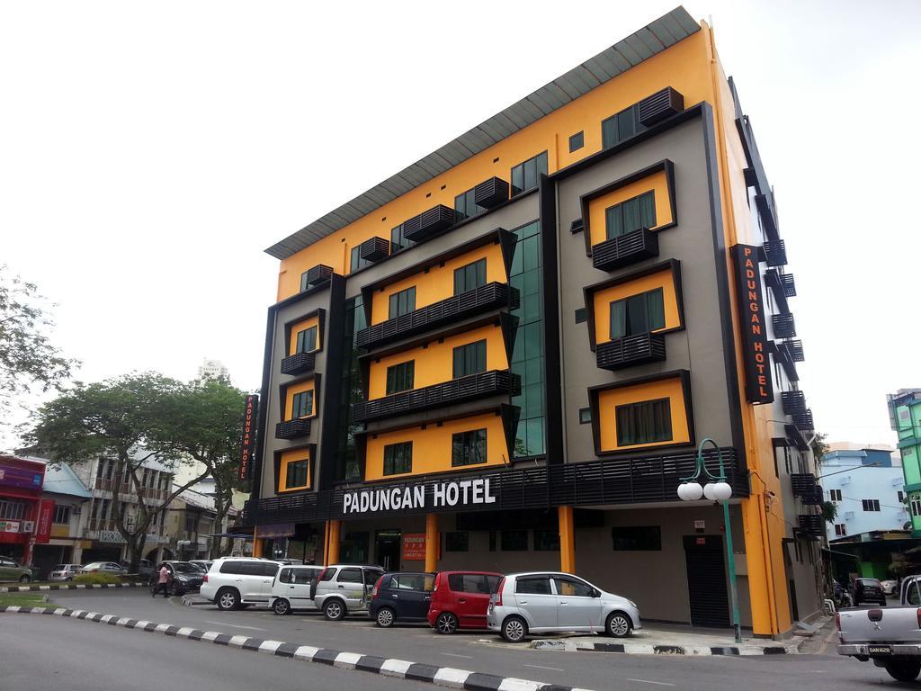 Padungan Hotel Kuching Buitenkant foto