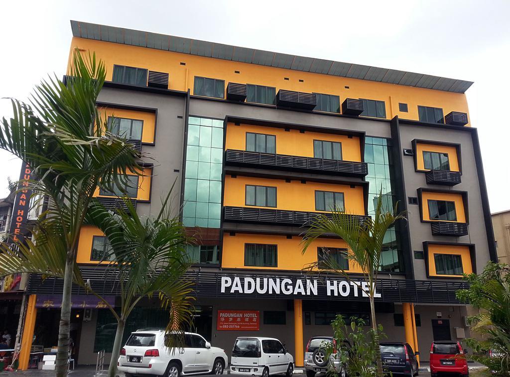 Padungan Hotel Kuching Buitenkant foto